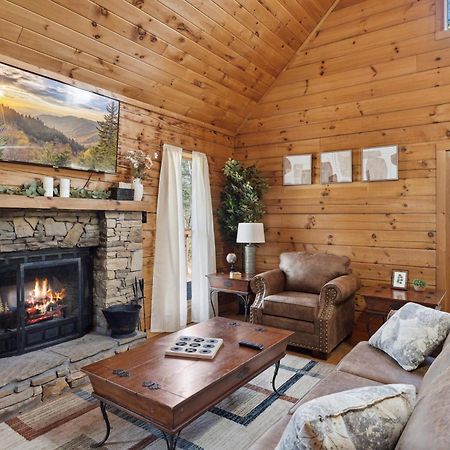 Cozy Family Friendly Cabin With Hot Tub, Near Gatlinburg, Pigeon Forge, Dollywood セバービル エクステリア 写真