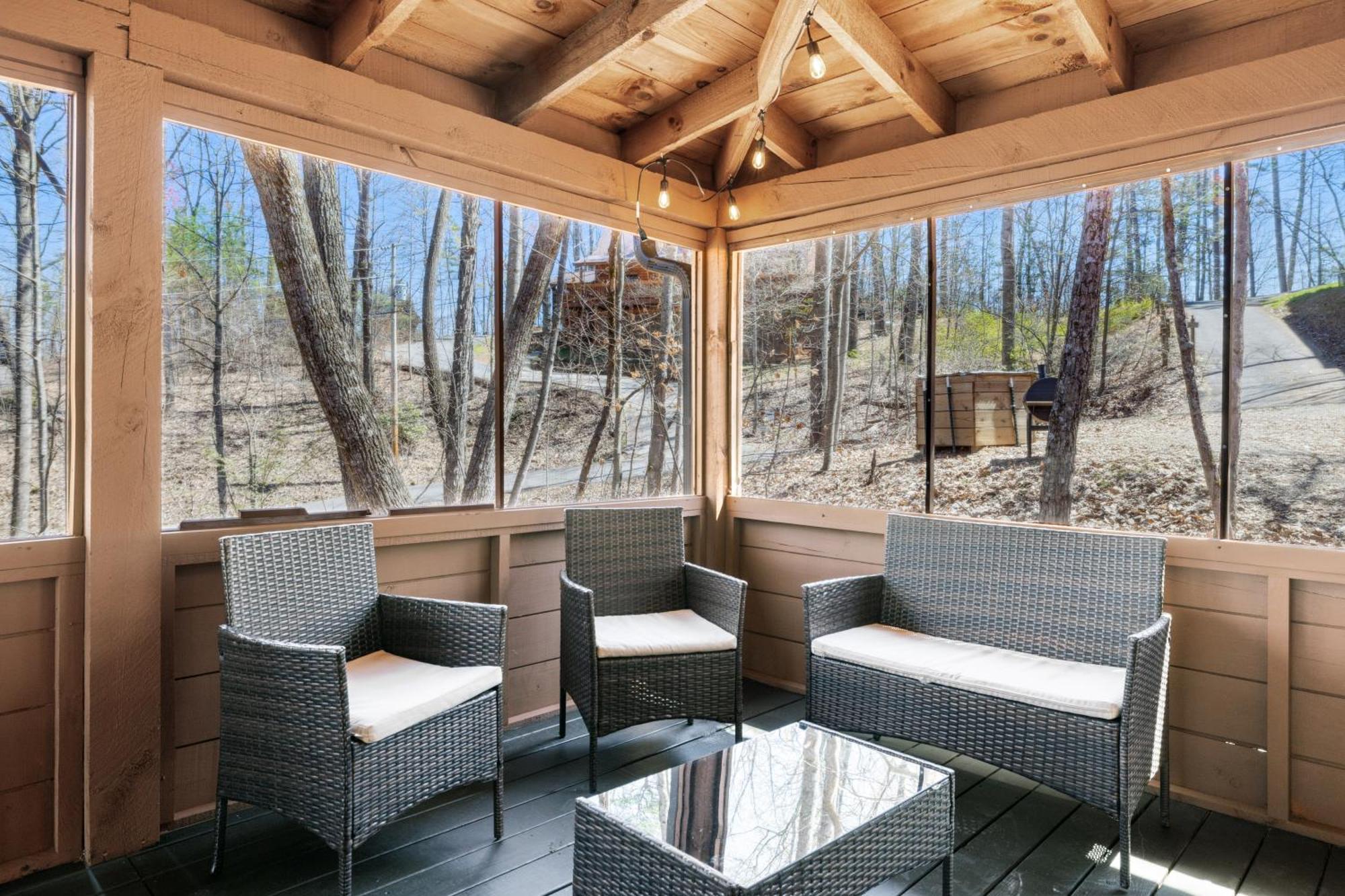 Cozy Family Friendly Cabin With Hot Tub, Near Gatlinburg, Pigeon Forge, Dollywood セバービル エクステリア 写真