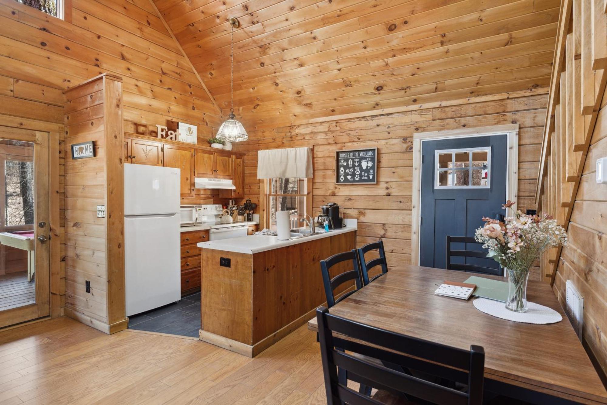 Cozy Family Friendly Cabin With Hot Tub, Near Gatlinburg, Pigeon Forge, Dollywood セバービル エクステリア 写真