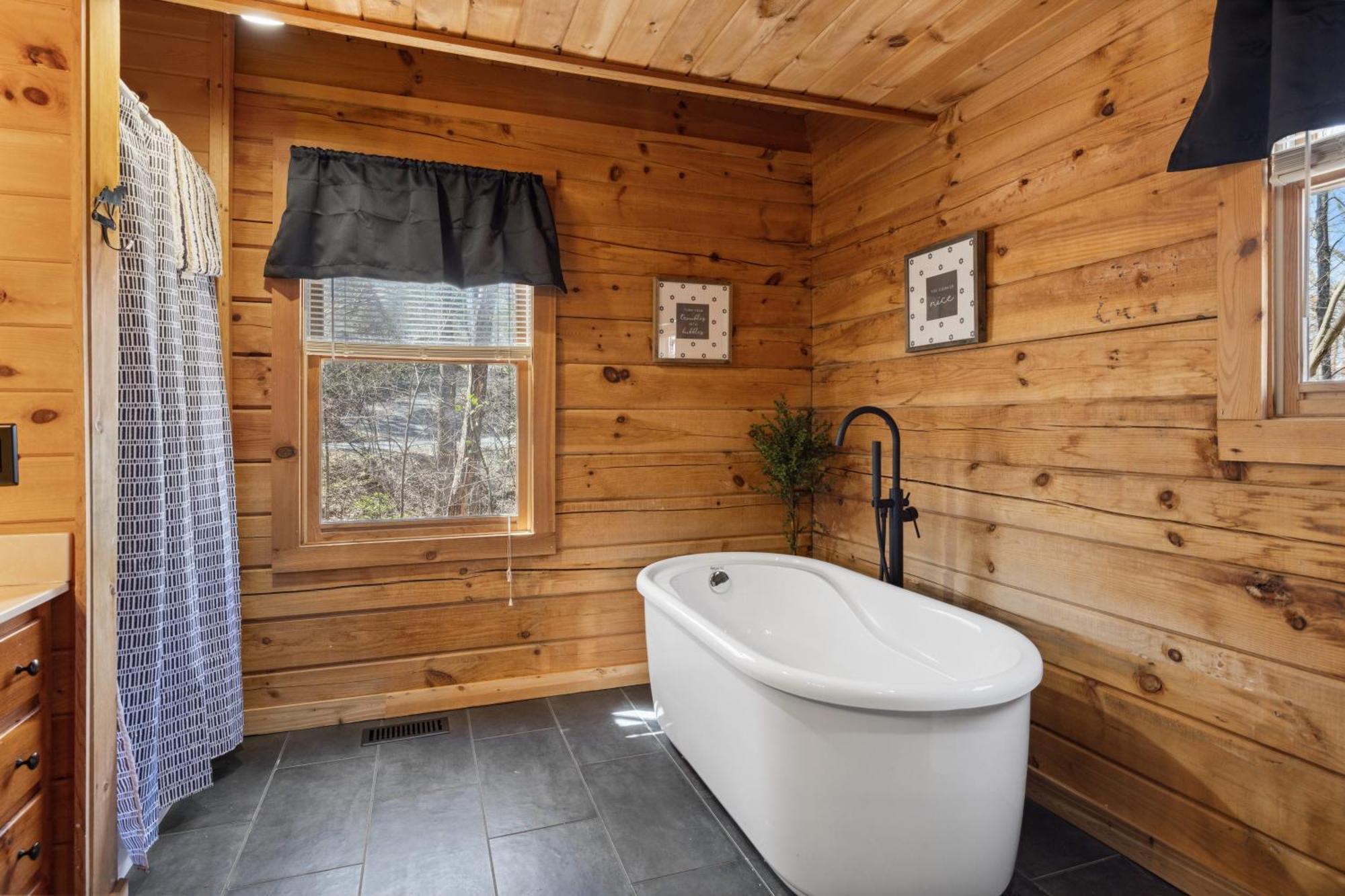 Cozy Family Friendly Cabin With Hot Tub, Near Gatlinburg, Pigeon Forge, Dollywood セバービル エクステリア 写真