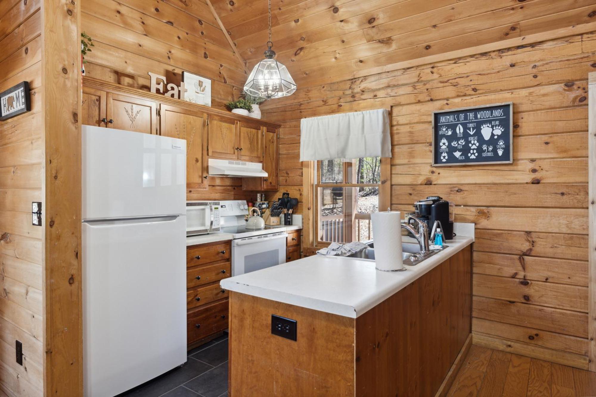 Cozy Family Friendly Cabin With Hot Tub, Near Gatlinburg, Pigeon Forge, Dollywood セバービル エクステリア 写真