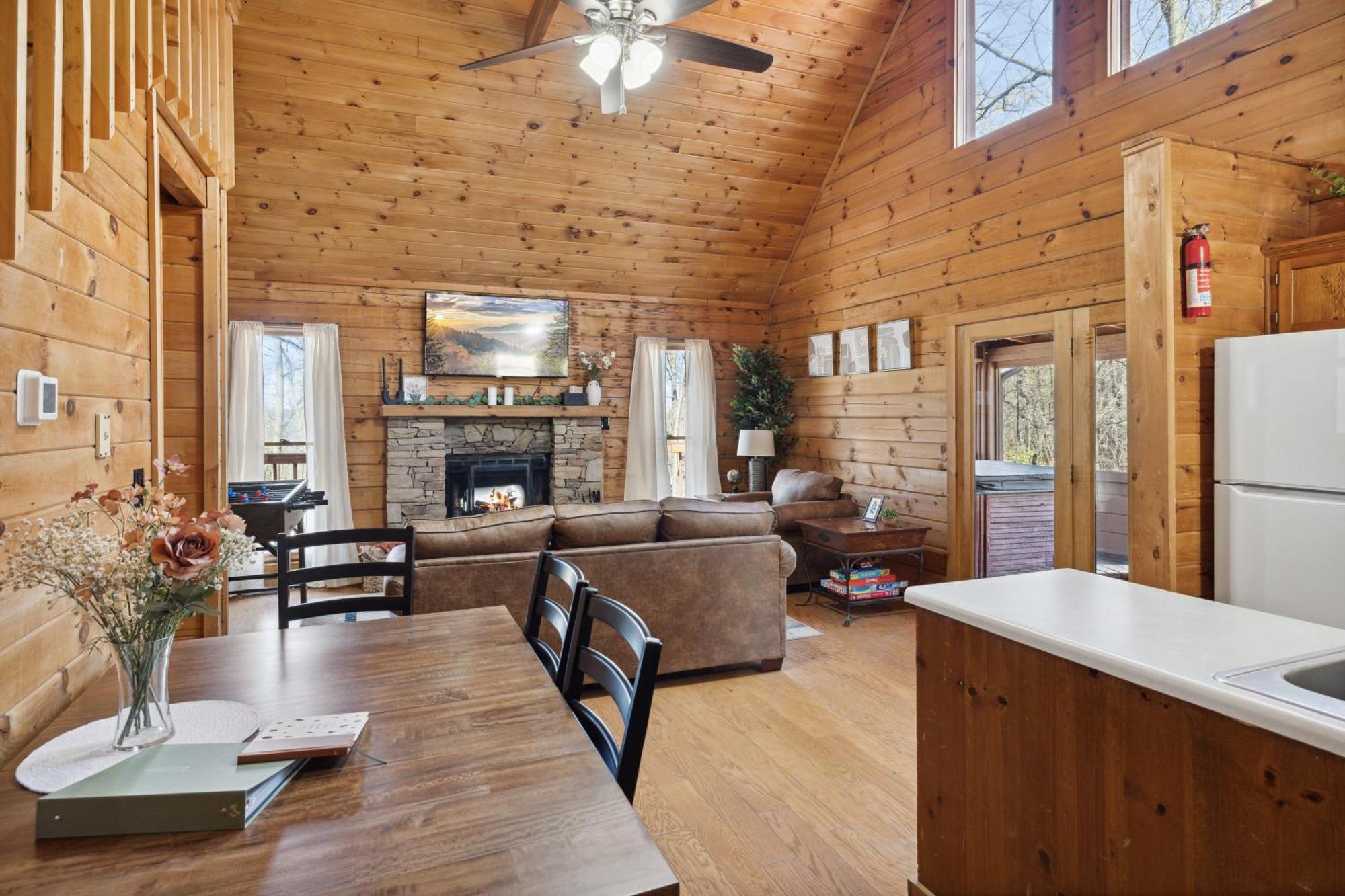 Cozy Family Friendly Cabin With Hot Tub, Near Gatlinburg, Pigeon Forge, Dollywood セバービル エクステリア 写真